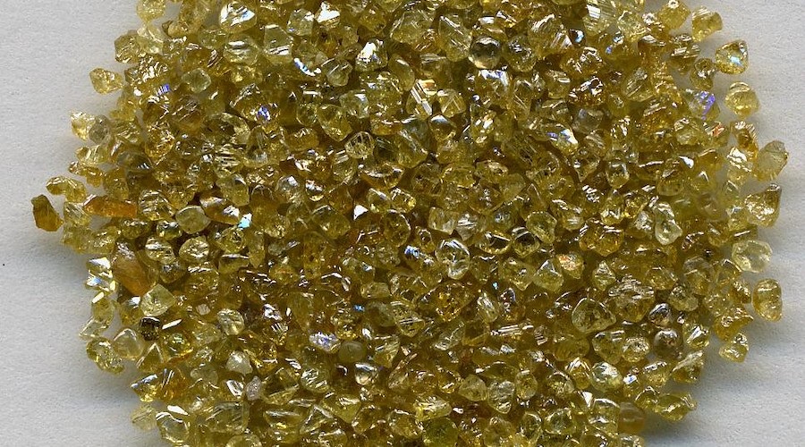 Zimbabwe stockpiles 300,000 carats of diamonds